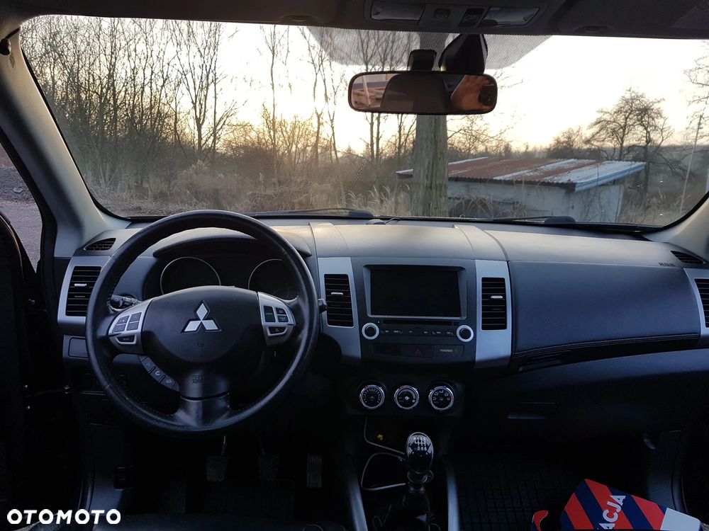 Mitsubishi Outlander 2.0 DID Intense + - 25