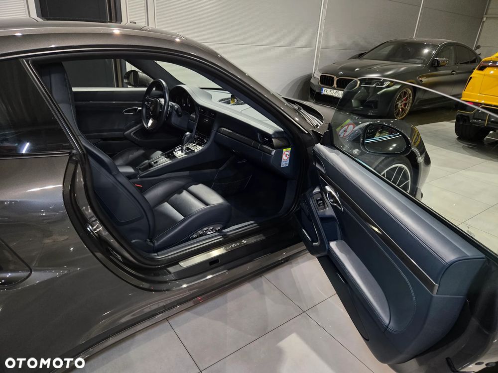 Porsche 911 Turbo S - 16