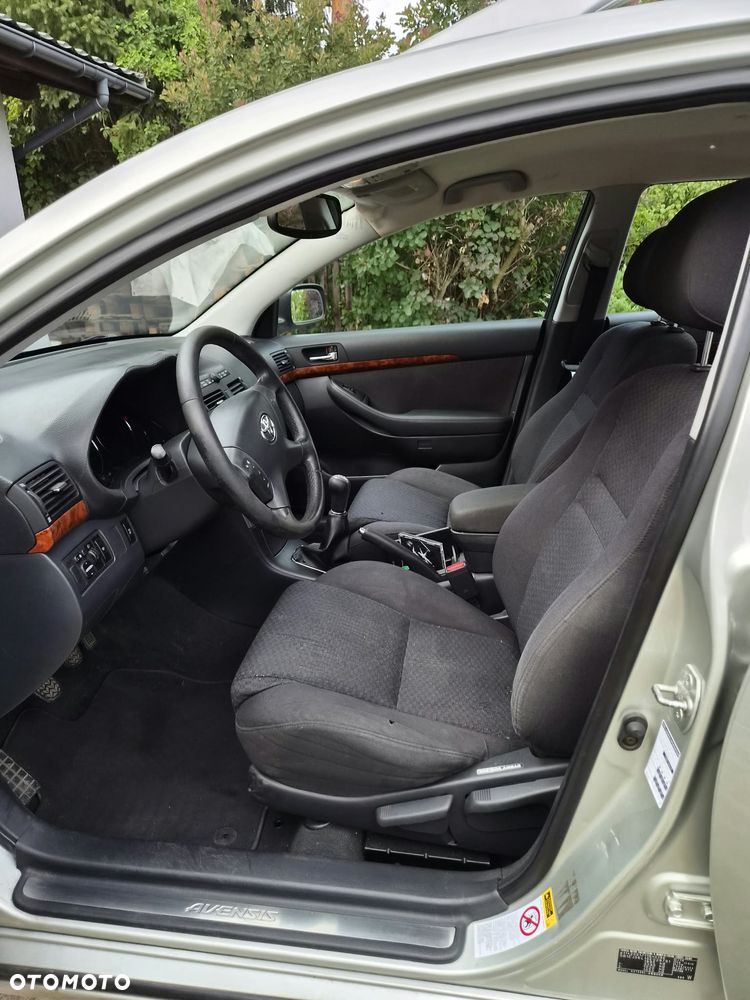 Toyota Avensis 2.0 VVT-i Sol - 15