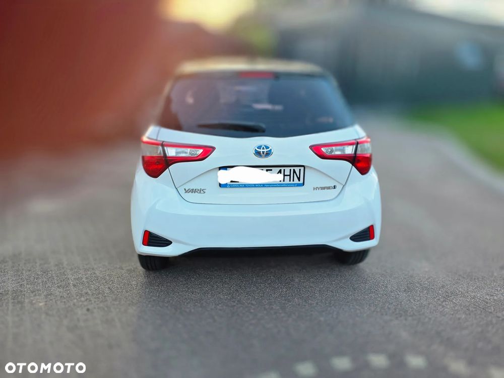 Toyota Yaris Hybrid 100 Premium - 9
