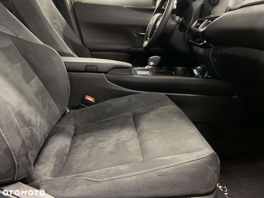 Lexus UX 300h Business - 17