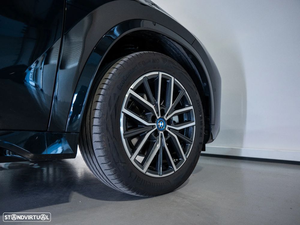 BMW iX1 eDrive20 Pack Desportivo M - 26