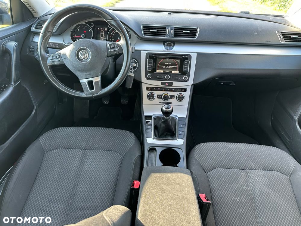 Volkswagen Passat - 11