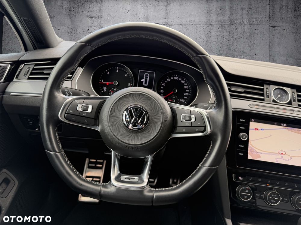 Volkswagen Passat - 16