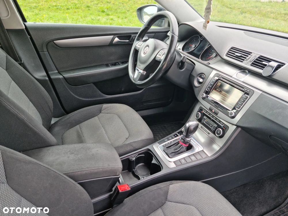 Volkswagen Passat 2.0 TDI DSG Comfortline - 10