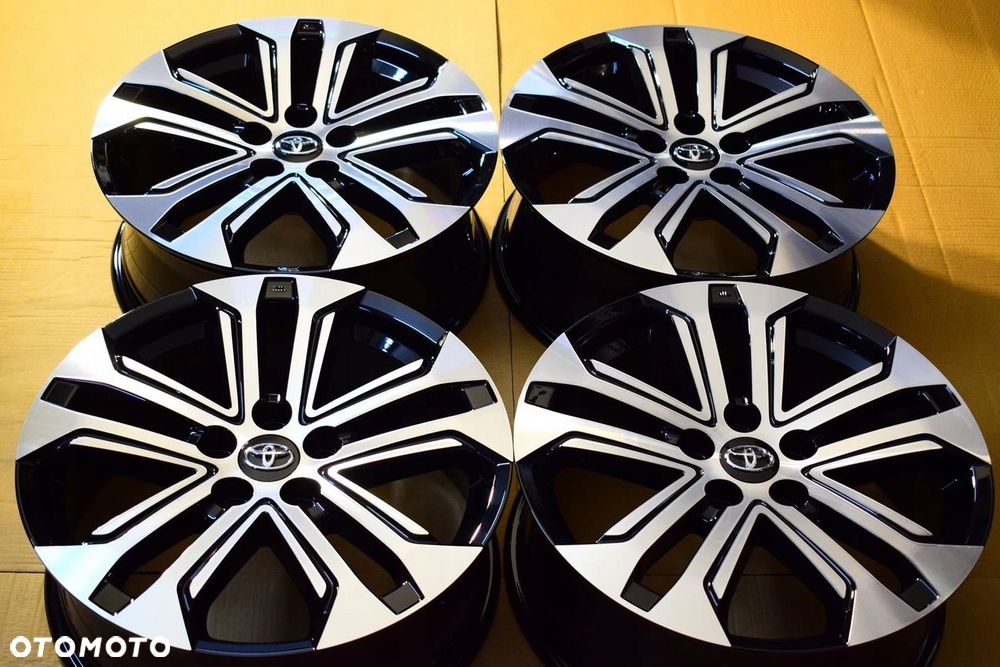 TOYOTA 18 RAV4 V Nowy Model Oryginał Jak Nowe - 1