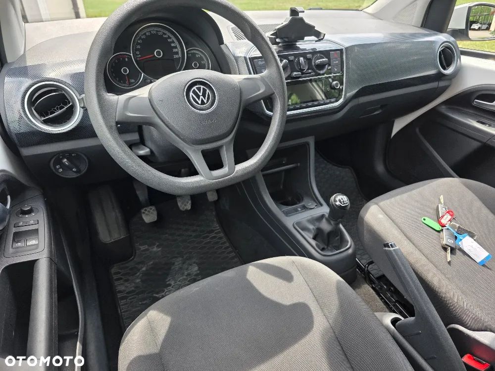 Volkswagen up! Active - 19