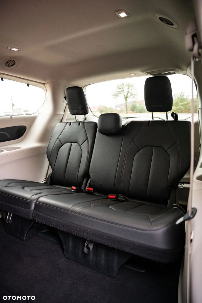 Chrysler Pacifica - 23