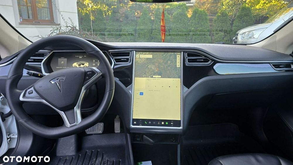 Tesla Model S - 17