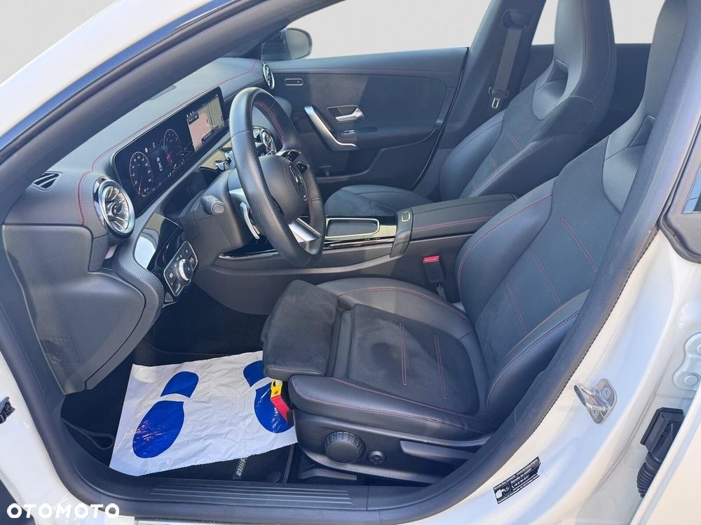 Mercedes-Benz CLA - 12
