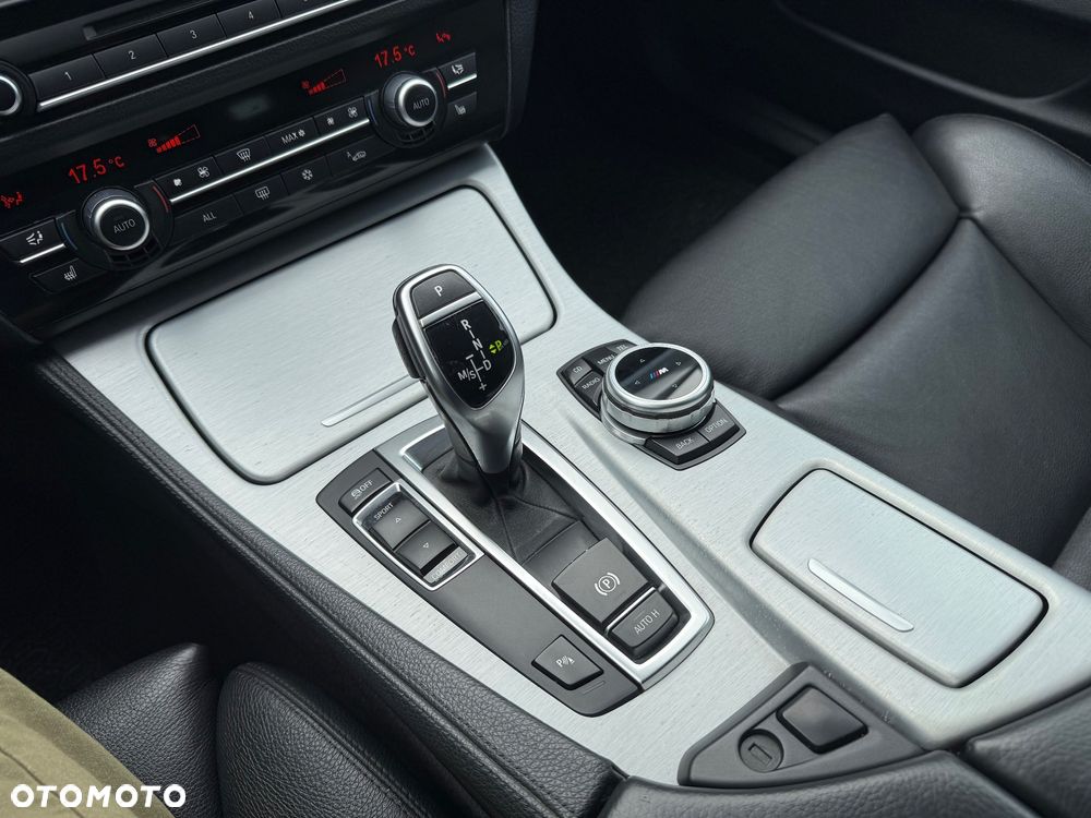 BMW Seria 5 525d Sport-Aut Luxury Line - 12