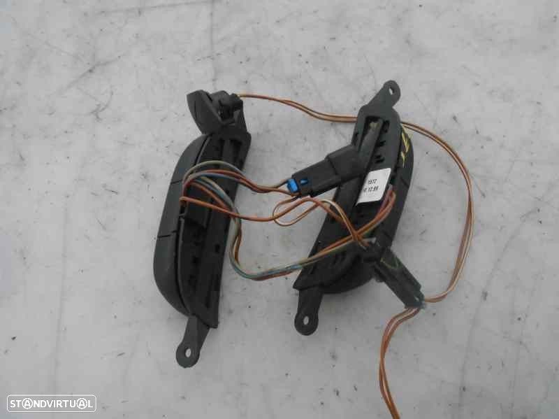 COMANDO RADIO VOLANTE OPEL ASTRA G SEDAN 2000 -90561159 - 1
