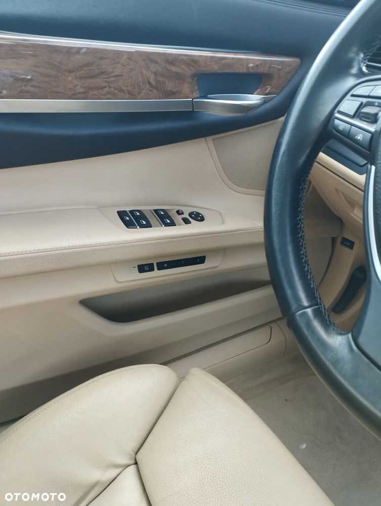 BMW Seria 7 740i - 26