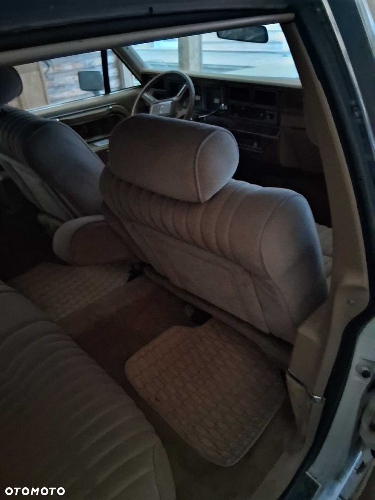 Lincoln Town Car - 4