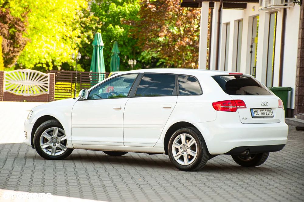 Audi A3 Sportback 1.6 Ambiente - 16