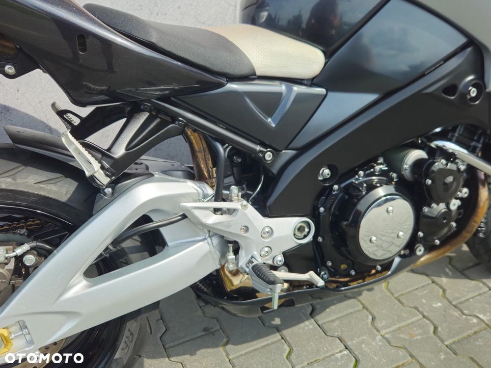 Suzuki GSX - 26