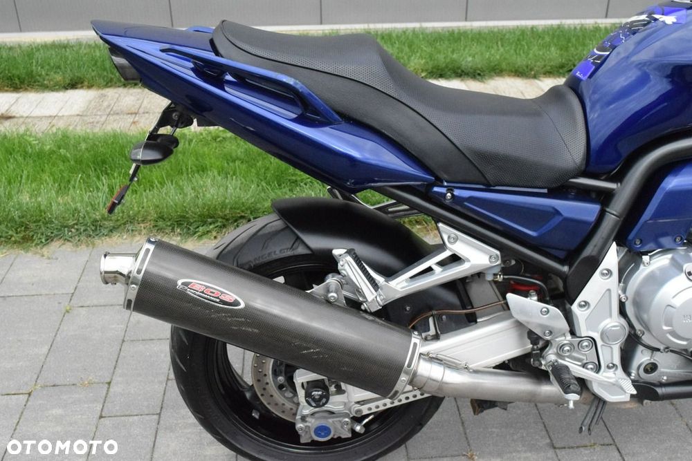 Yamaha FZS - 7