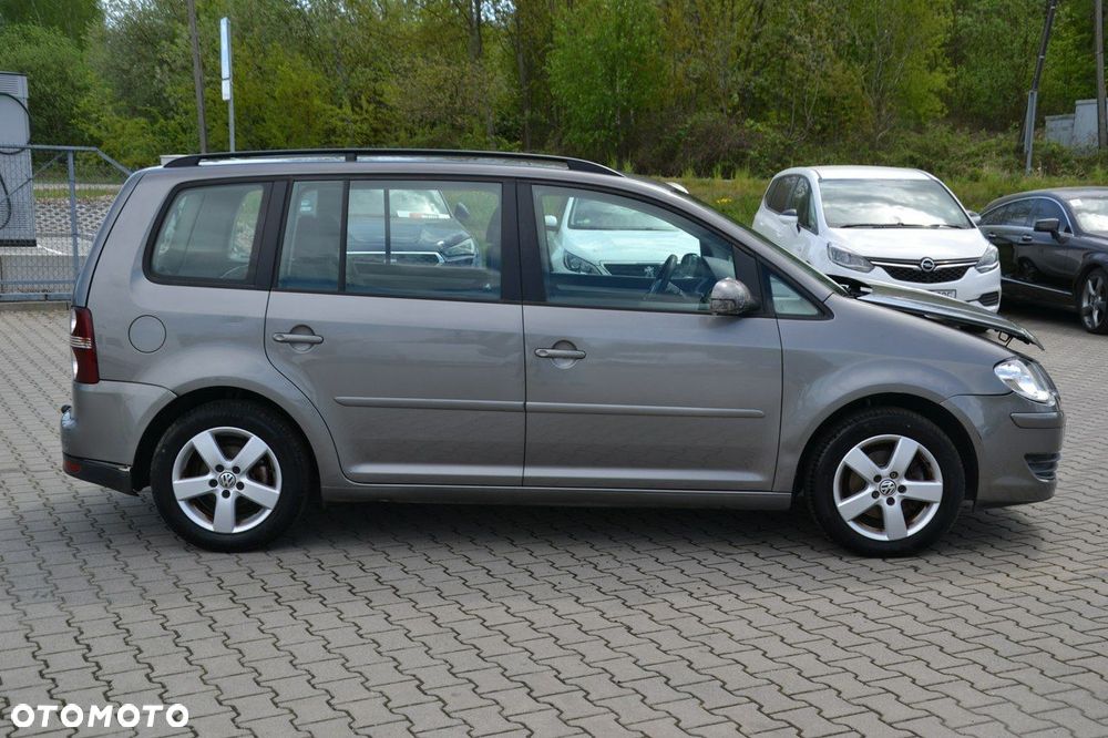 Volkswagen Touran - 8