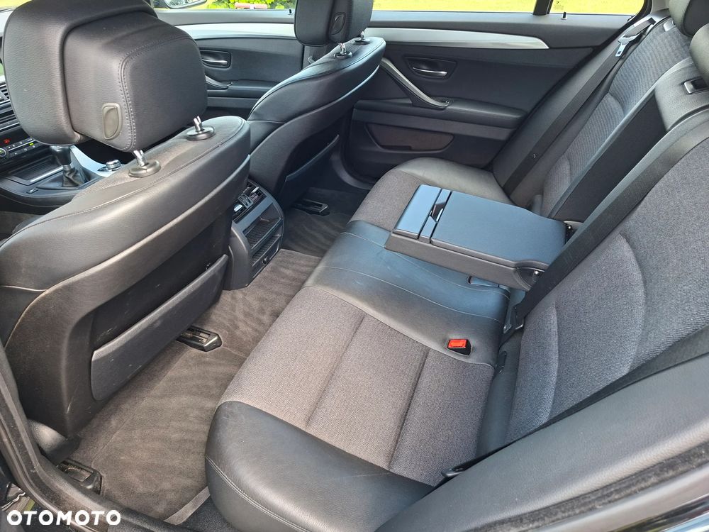 BMW Seria 5 528i - 15