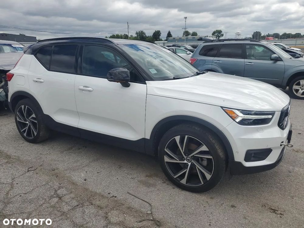Volvo XC 40 T5 AWD R-Design - 1