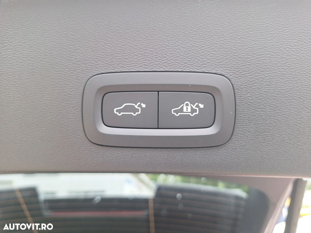 Volvo XC 40 B4 AT FWD MHEV Ultimate Dark - 38