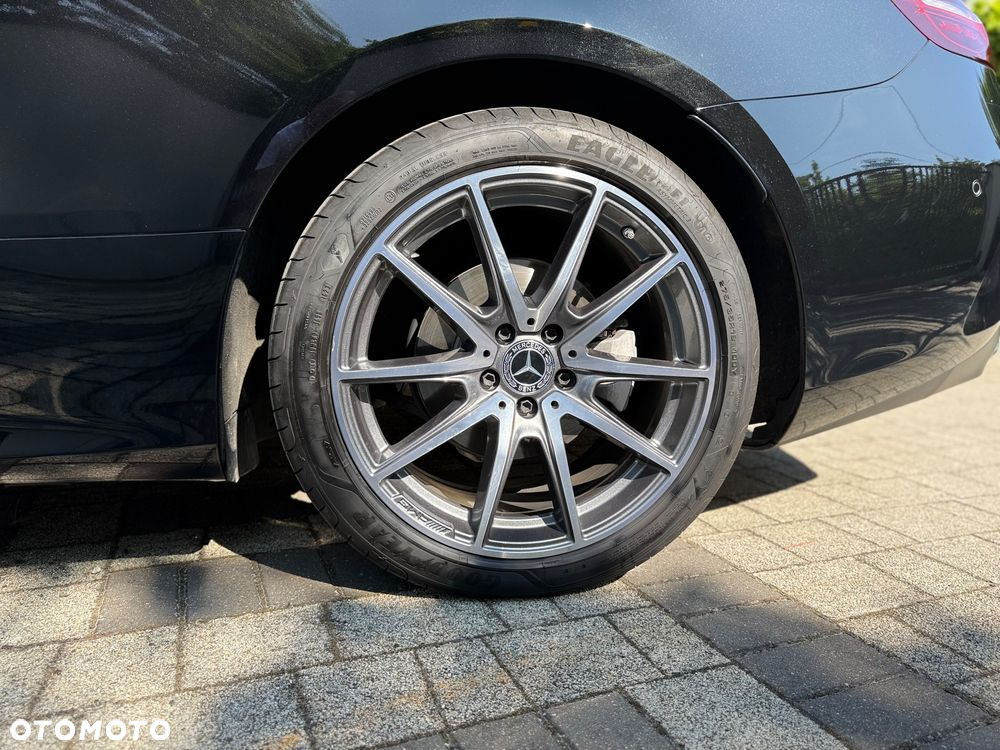 Mercedes-Benz Klasa E 220 d Coupe 4-Matic 9G-TRONIC - 14