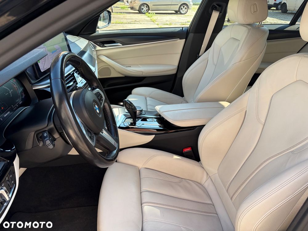 BMW Seria 5 520d xDrive - 13