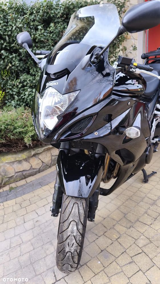 Suzuki GSX - 16
