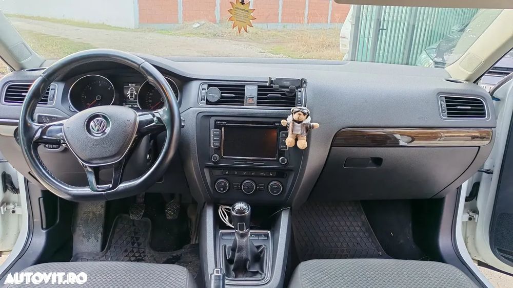Volkswagen Jetta 2.0 TDI Trendline - 4