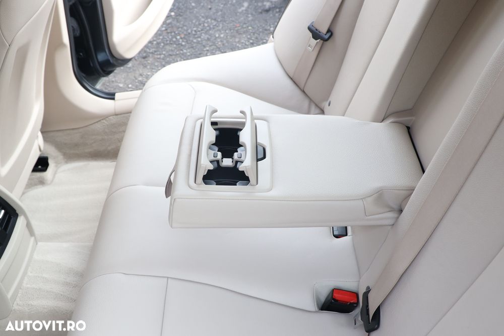 BMW Seria 3 320i Aut. Modern Line - 27
