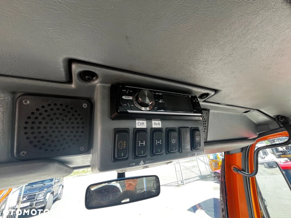 Mercedes-Benz UX100 - 3
