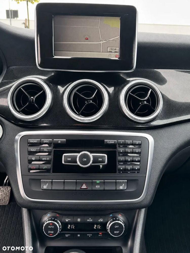 Mercedes-Benz CLA 180 BlueEffICIENCY Edition - 18