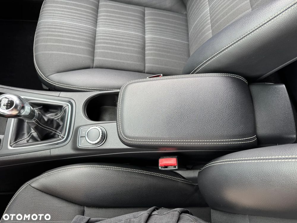 Mercedes-Benz Klasa B 200 Edition - 21