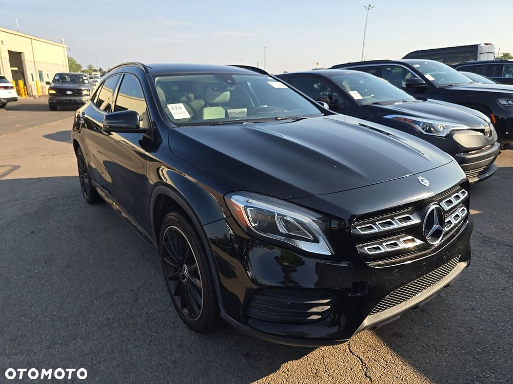 Mercedes-Benz GLA 250 4Matic 7G-DCT AMG Line - 3