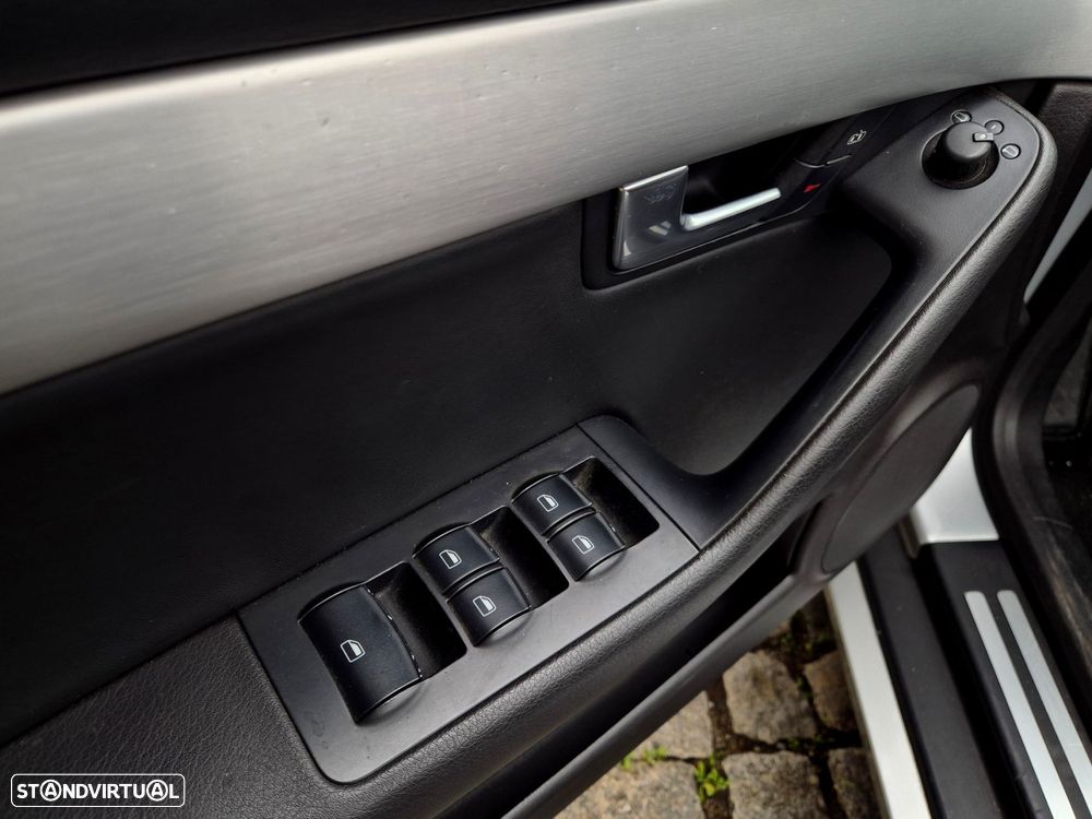 Audi A4 Cabrio 2.0 TDi S-line - 30