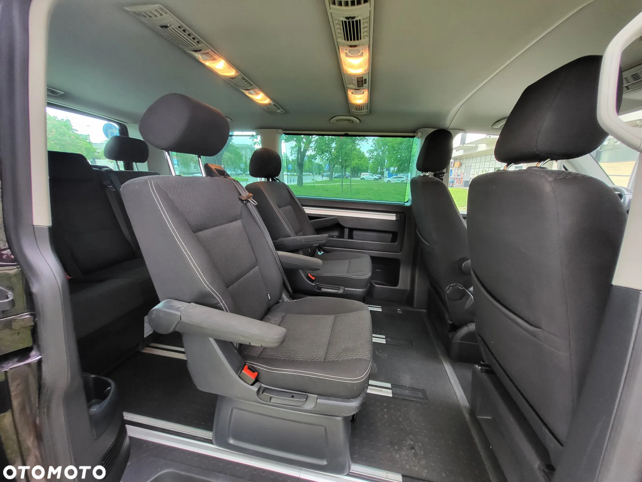 Volkswagen Multivan - 25