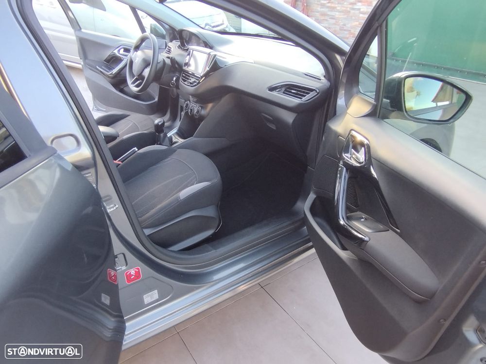 Peugeot 208 - 9