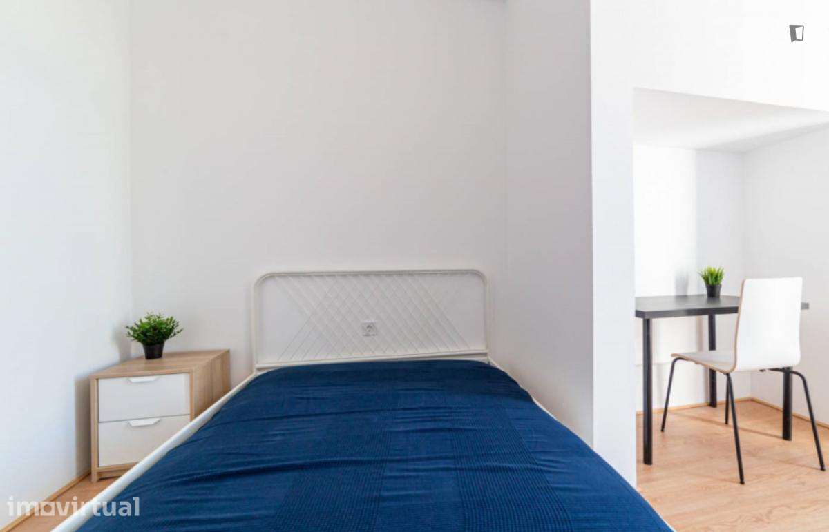Quarto - localizado em Benfica Lisbon - Grande imagem: 2/11
