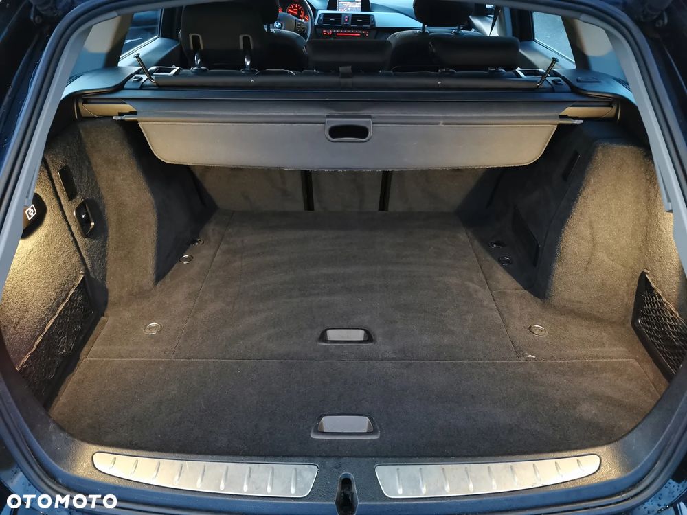 BMW Seria 3 320d Touring xDrive - 36