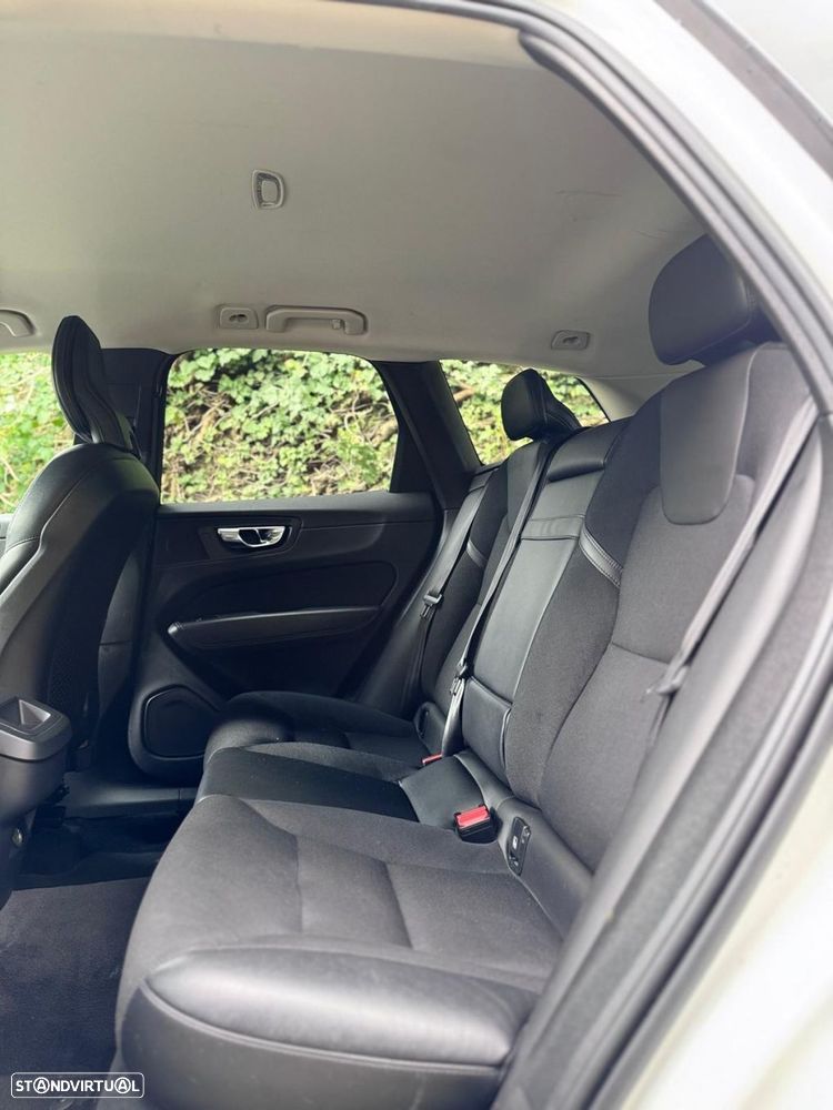 Volvo XC 60 2.0 D4 Momentum Plus Geartronic - 22