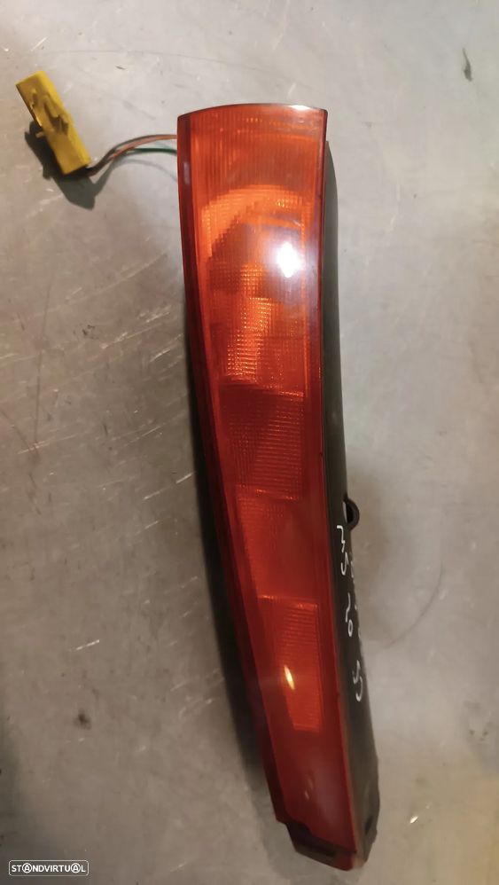 FAROLIM INFERIOR CITROEN C5 BREAK SW 01-08 - DIREITO - 2