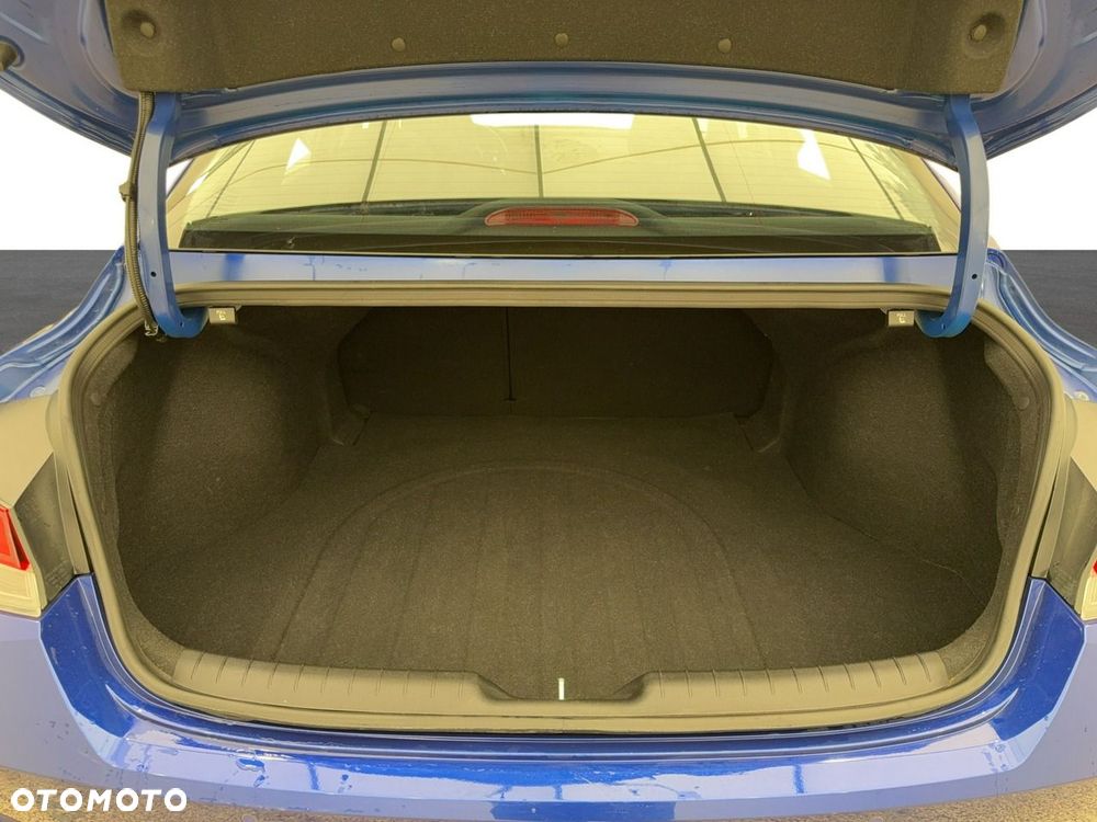 Hyundai Elantra - 11