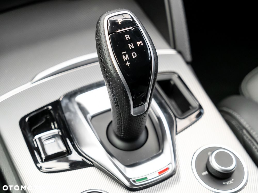 Alfa Romeo Stelvio 2.0 Turbo Veloce Q4 - 32