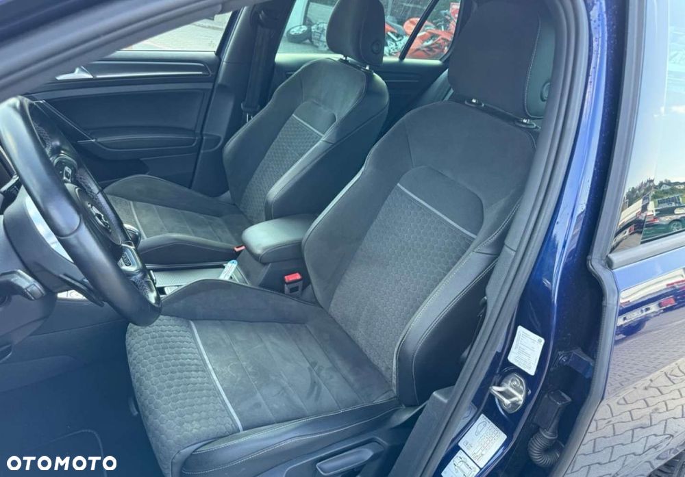 Volkswagen Golf - 22