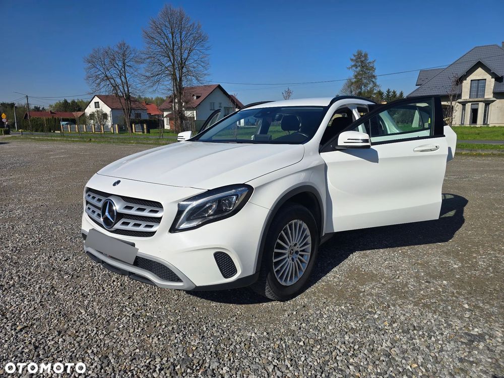 Mercedes-Benz GLA 180 7G-DCT - 21