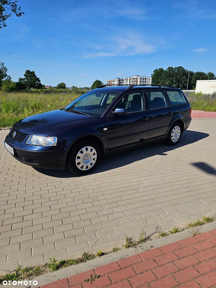 Volkswagen Passat - 1