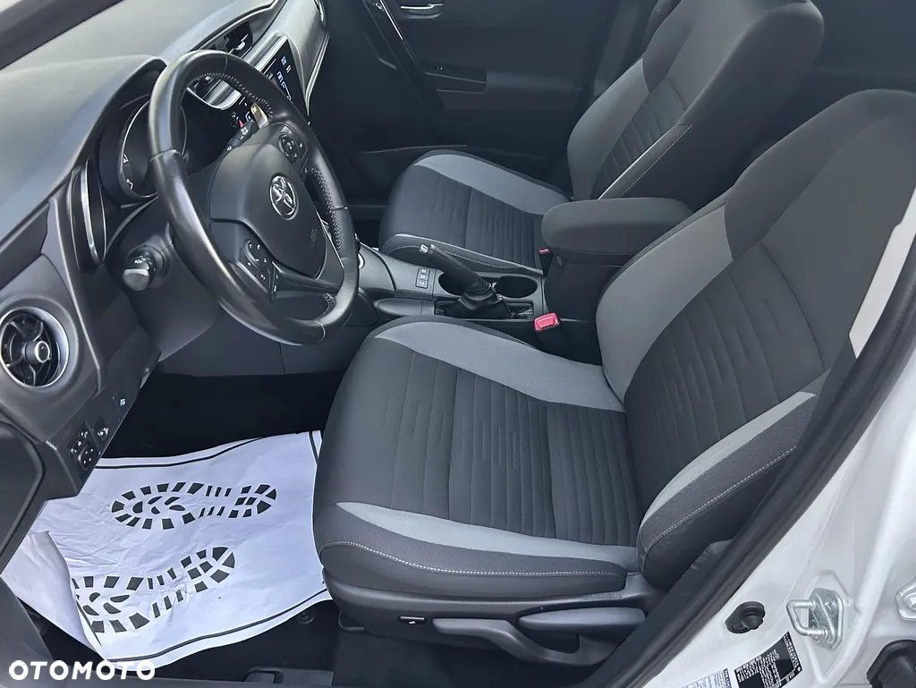 Toyota Auris - 4