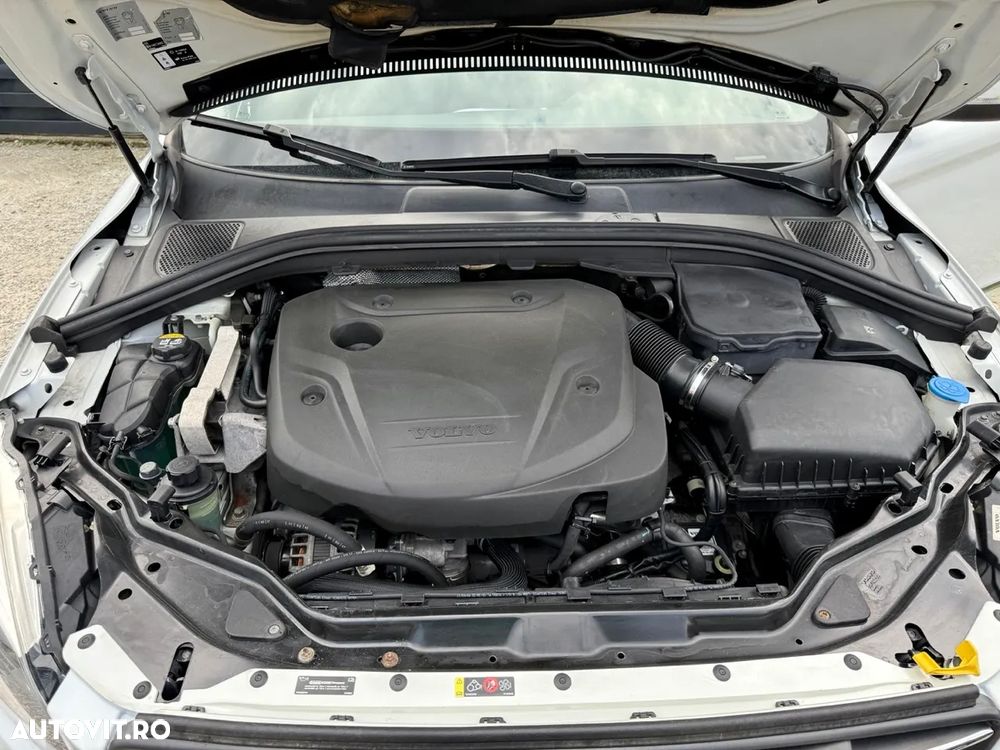 Volvo XC 60 D4 Momentum Pro - 23