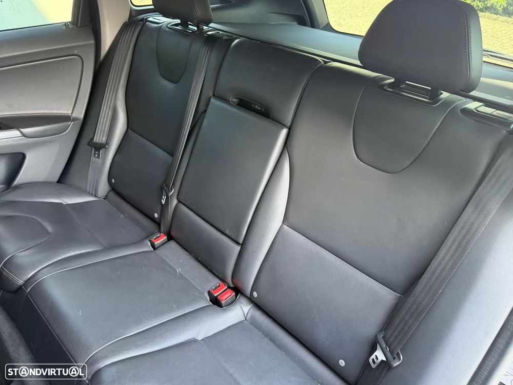 Volvo XC 60 2.0 D3 Dynamic Edition Geartronic - 16