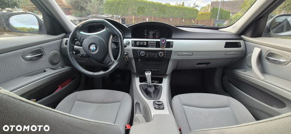 BMW Seria 3 320d xDrive - 16